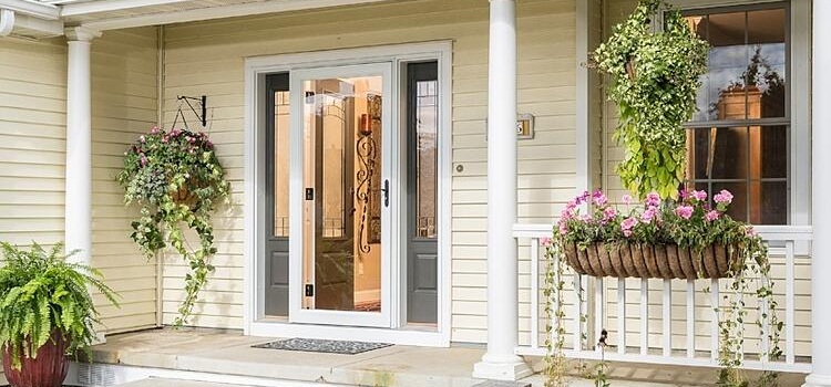 screen door installation in Colusa